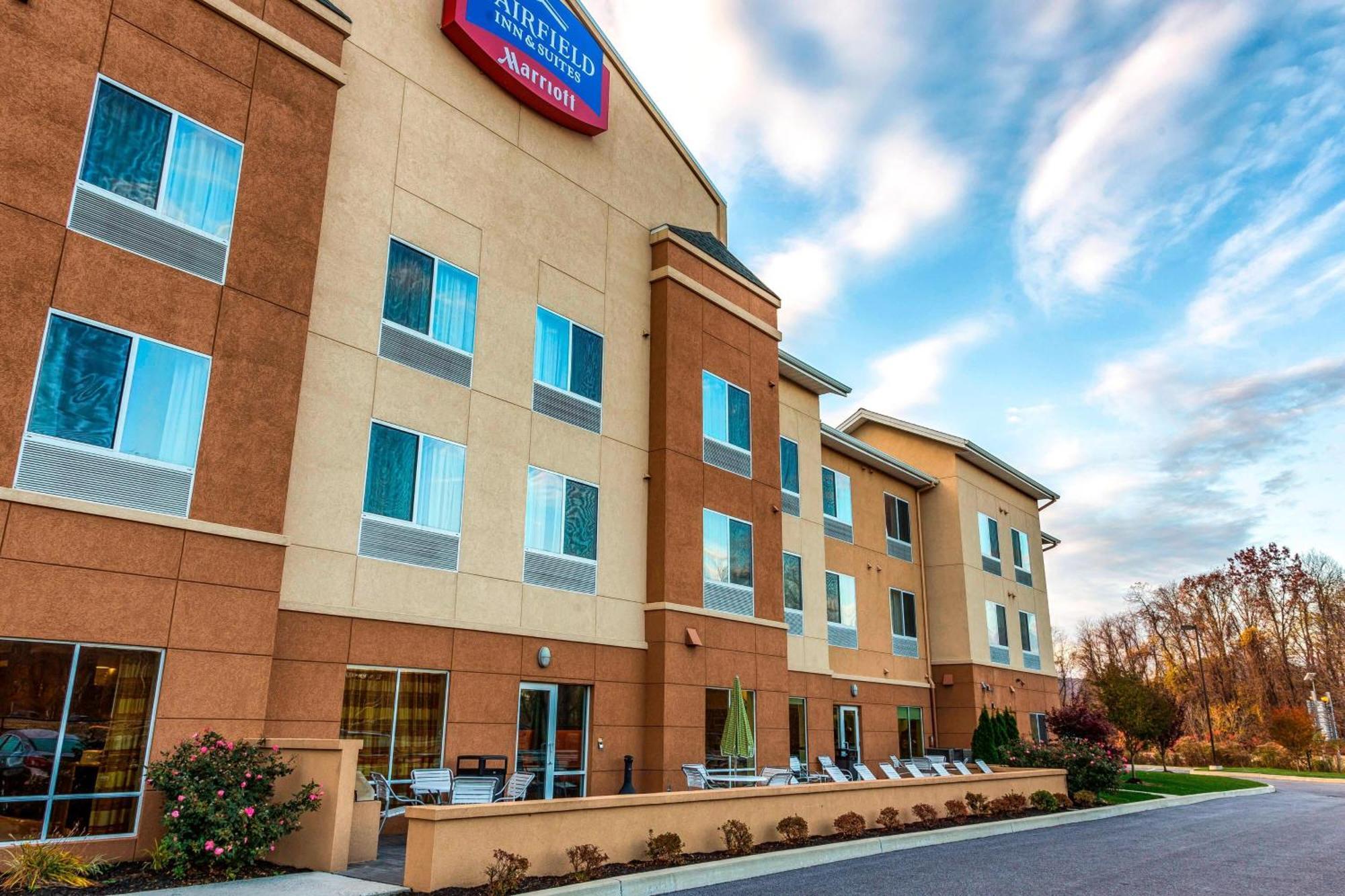 Fairfield Inn & Suites By Marriott Harrisburg West/Нью-Камберленд Экстерьер фото