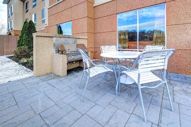 Fairfield Inn & Suites By Marriott Harrisburg West/Нью-Камберленд Экстерьер фото