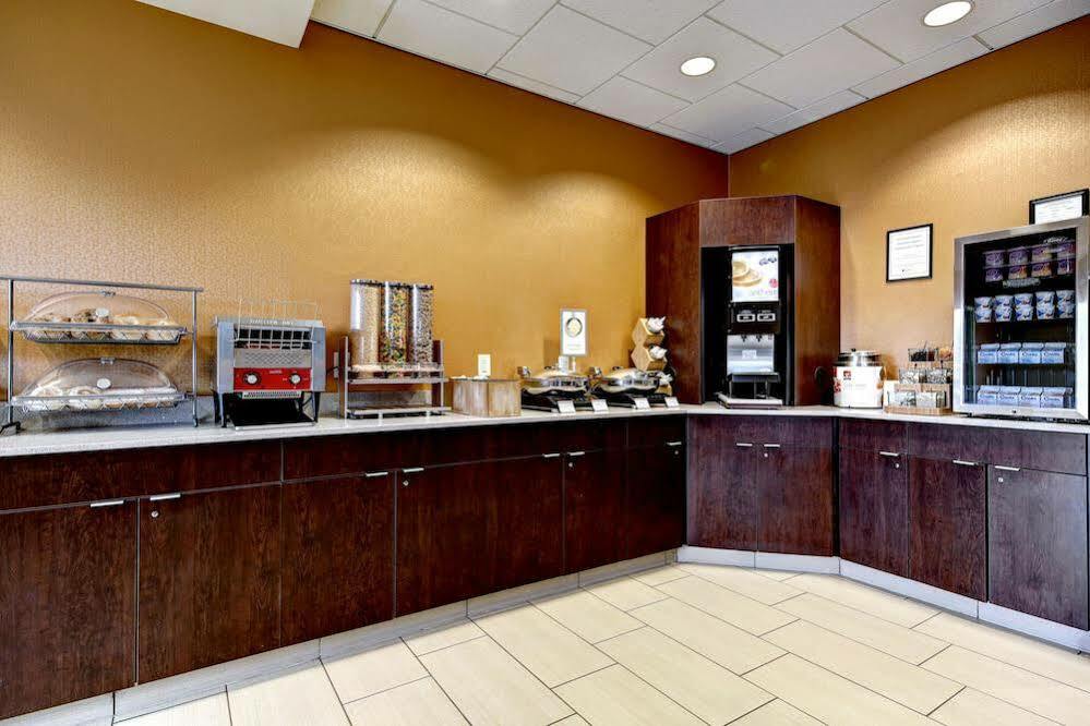 Fairfield Inn & Suites By Marriott Harrisburg West/Нью-Камберленд Экстерьер фото